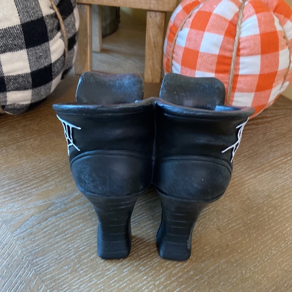NEW! Fall Halloween Vintage Inspired Black Ceramic Gothic Salem Witch Boot Shoes - Picture 6 of 9